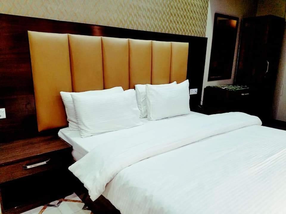 Diplomat Inn Karachi Esterno foto