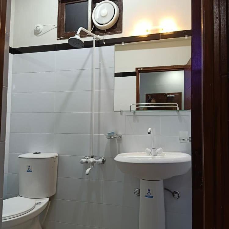 Diplomat Inn Karachi Esterno foto
