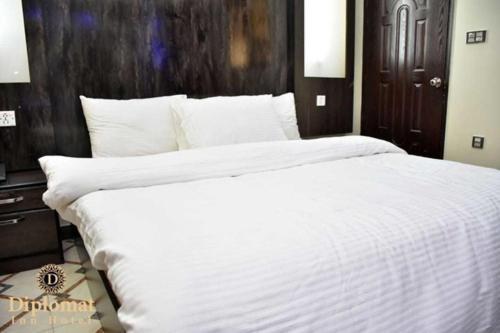 Diplomat Inn Karachi Esterno foto